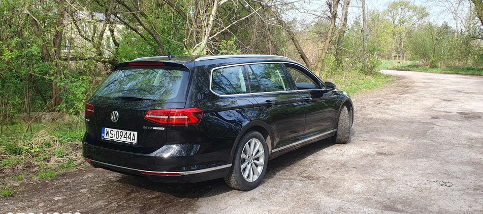 Volkswagen Passat cena 69000 przebieg: 152906, rok produkcji 2017 z Warszawa małe 137